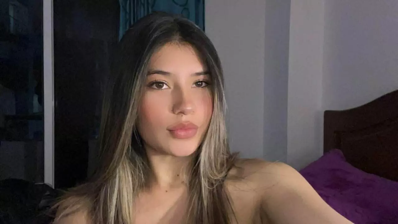 AmberZein Cumshow Vip